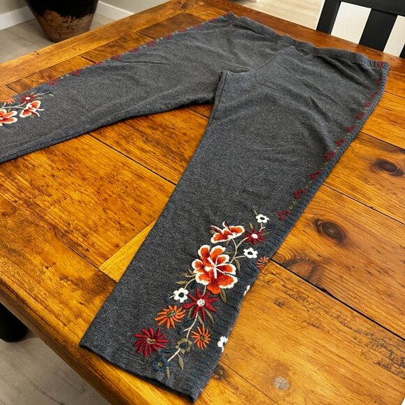 JW Los Angeles Grey Leggins w/red, blue & taupe stitching on sides of outer leg - Picture 4 of 6